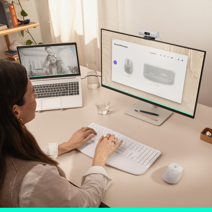 Logitech MK880 Signature Comfort Plus Kabellose Tastatur und Maus Combo Offwhite QWERTZ produkt in gebrauch