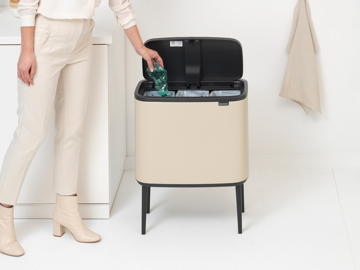 Brabantia Bo Touch Bin Mülleimer 3 x 11 Liter Soft Beige produkt in gebrauch