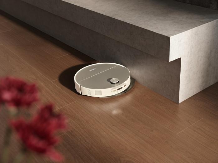 Roborock Saros 20 Sonic Complete White produkt in gebrauch
