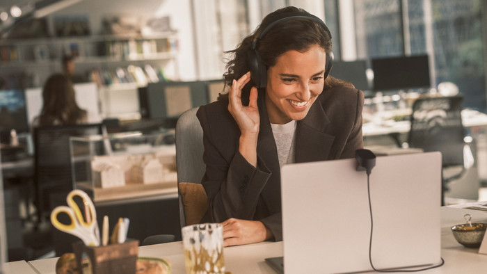 Jabra Evolve3 85 MS Link390c Kabelloses Office-Headset Schwarz produkt in gebrauch