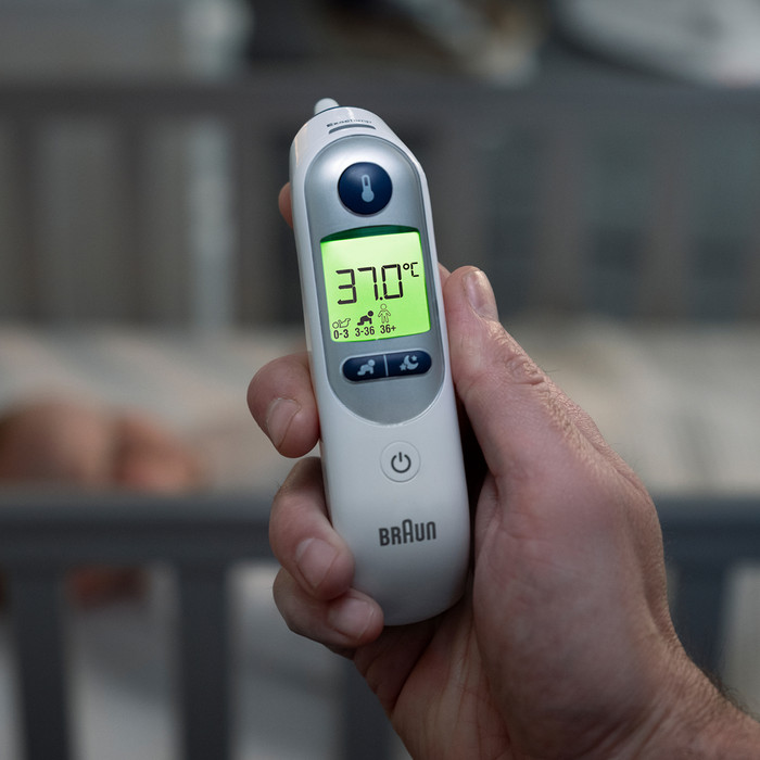 Braun ThermoScan 7+ IRT6525WE product in use