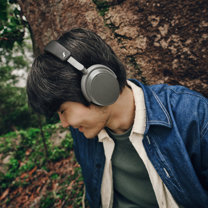 Sennheiser HDB 630 Lunar Silver produkt in gebrauch