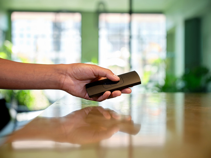 MotionBlinds Vorhangmotor und -schienen (360 cm) produkt in gebrauch