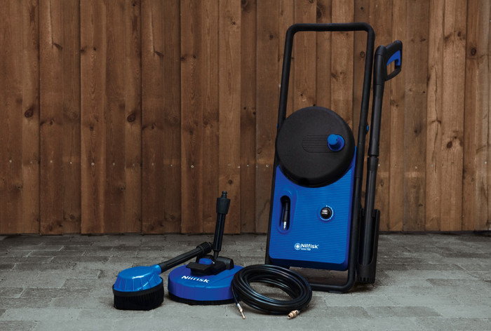 Nilfisk Core 150 PowerControl PAD product in use