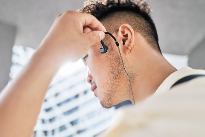 Sennheiser IE 200 Black product in use