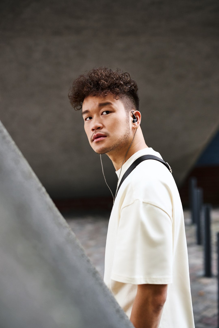 Sennheiser IE 200 Black product in use