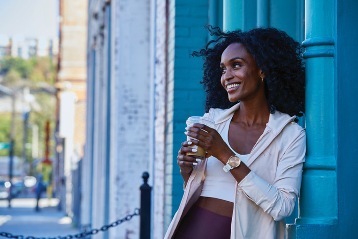 Garmin Vivomove Trend Roségold/Weiß produkt in gebrauch