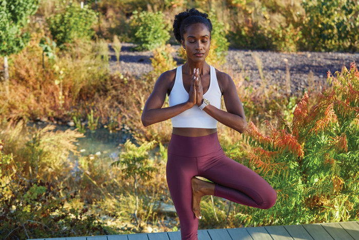 Garmin Vivomove Trend Gold/Gray product in use