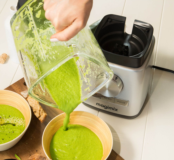 Magimix Power Blender 4 Matte Chrome product in use