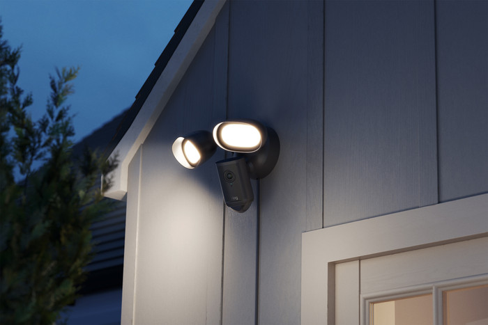 Ring Floodlight Cam Wired Pro 2. Generation Schwarz produkt in gebrauch