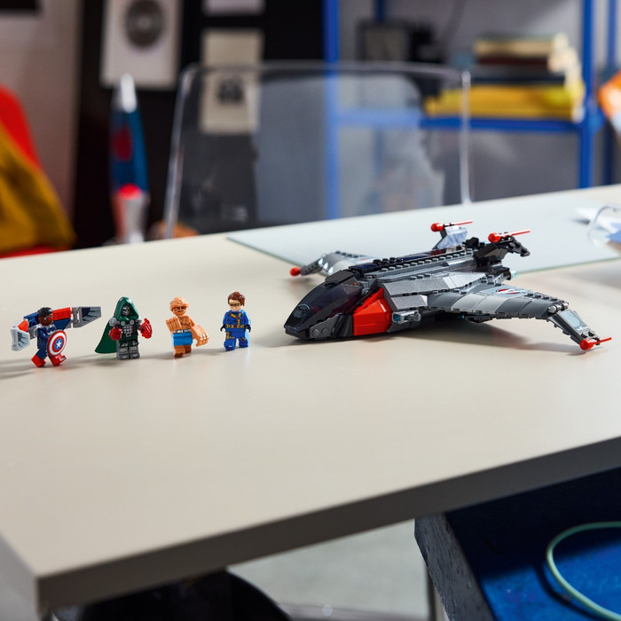 LEGO Marvel Avengers: Doomsday Quinjet 76347 produkt in gebrauch