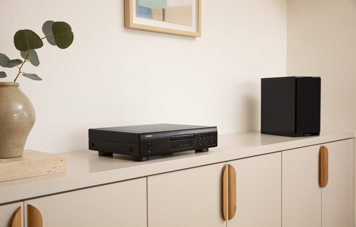 Denon DCD-900 Black product in use