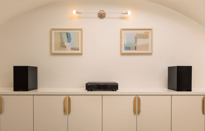 Denon DCD-900 Black product in use