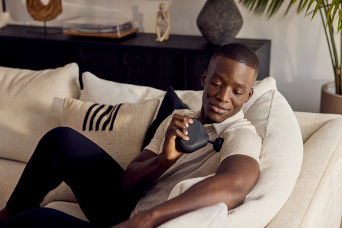 Therabody Theragun mini 2. Gen Black produkt in gebrauch