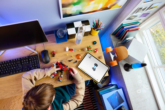 LEGO Sonic the Hedgehog Knuckles vs Dr. Eggman Egg Crusher Mech 77005 product in use