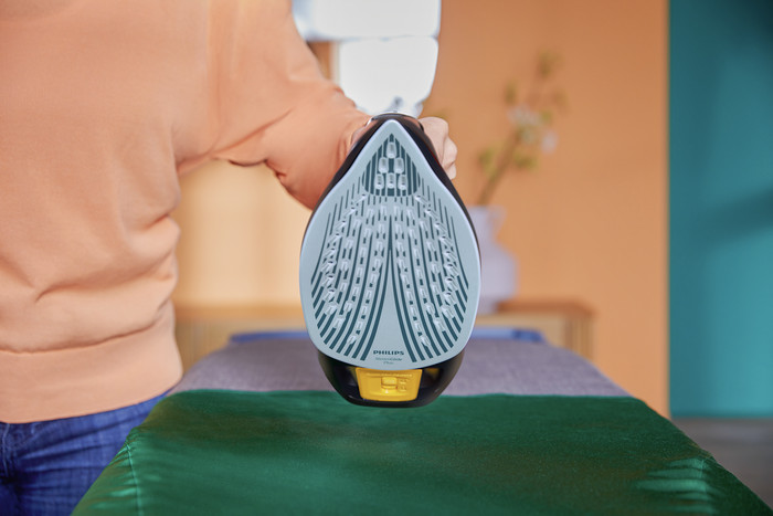 Philips 7000 Series DST7022/40 product in use