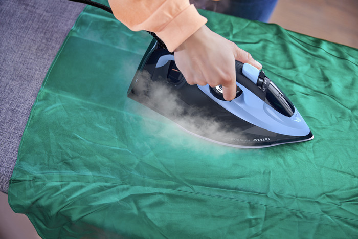 Philips 7000 Series DST7041/20 product in use