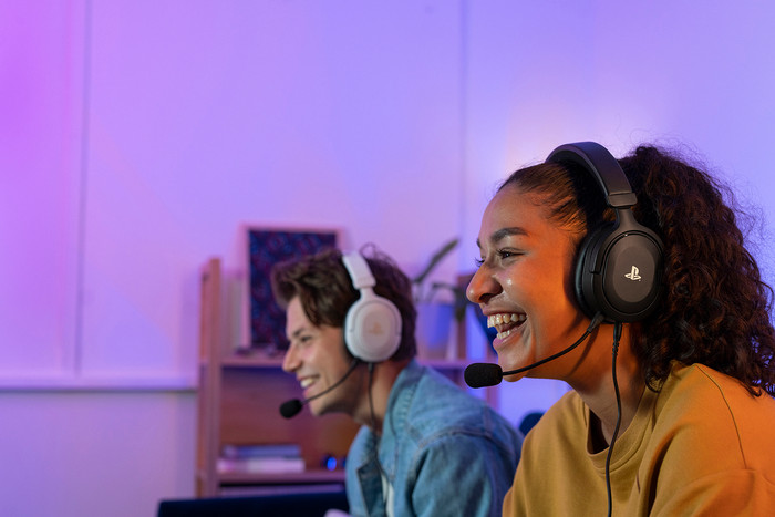 Trust GXT498W Forta Gaming Headset PS5 and PS4 product in use