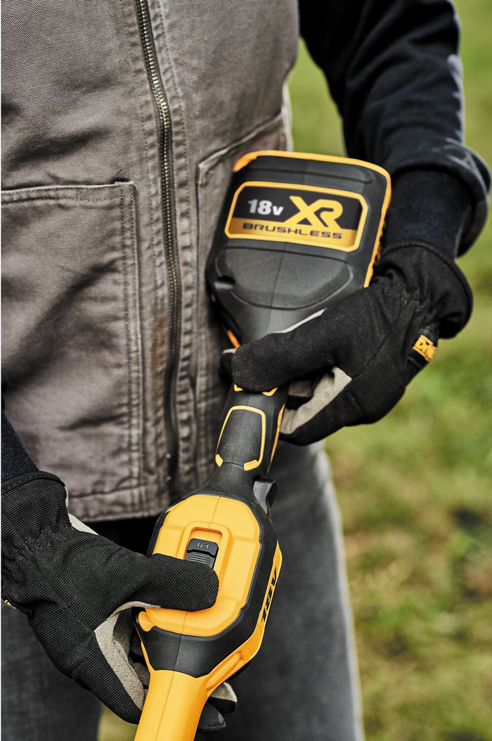 DeWalt DCMST561P1-QW produkt in gebrauch