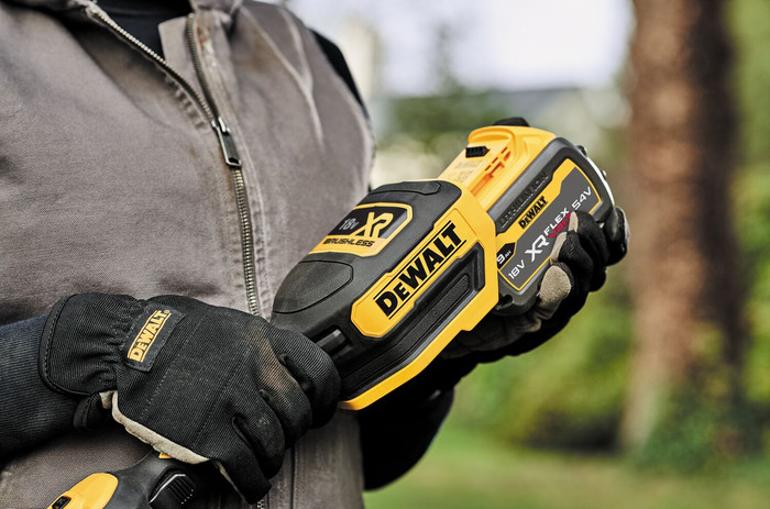 DeWalt DCMST561P1-QW produkt in gebrauch