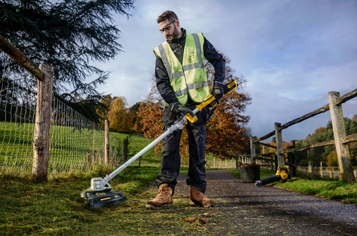 DeWalt DCMST561P1-QW produkt in gebrauch