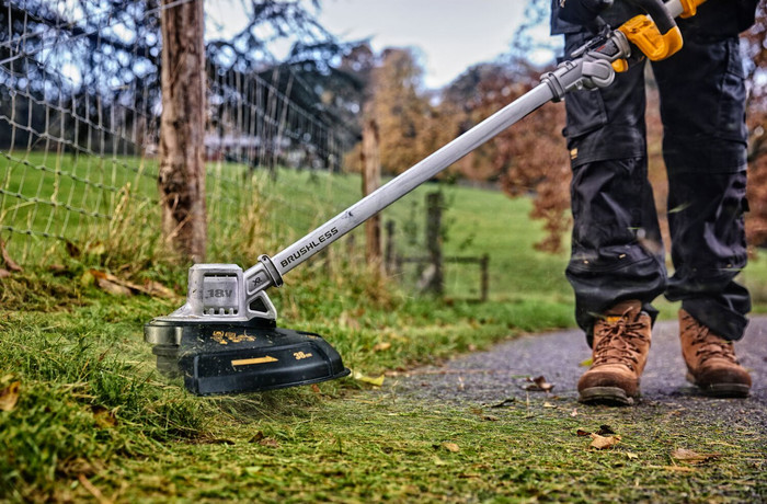 DeWalt DCMST561P1-QW produkt in gebrauch