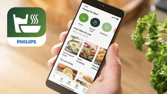 Philips 7000 Series Pasta Maker HR2660/00 product in use