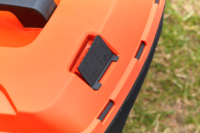 BLACK+DECKER BCMW33184L2 detail