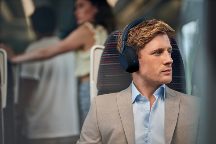 Sony WH-1000XM5 Blau produkt in gebrauch