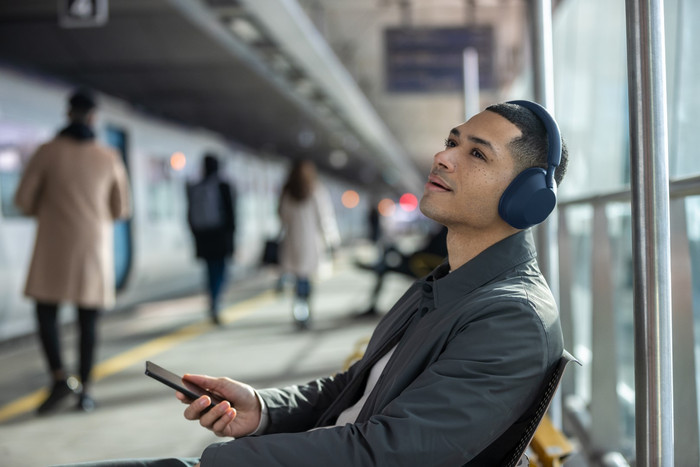 Sony WH-1000XM5 Blau produkt in gebrauch