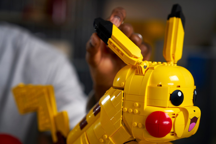 LEGO Pokémon Pikachu and Poké Ball 72152 product in use