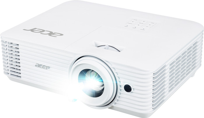Acer H6815P vorne