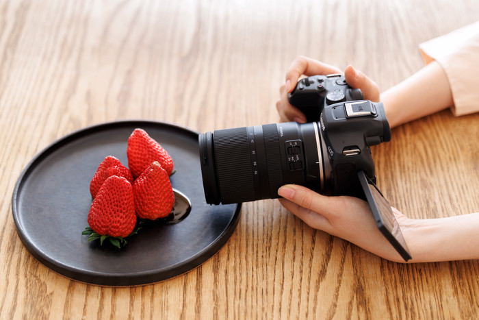 Tamron 17-70mm f/2.8 Di III-A VC RXD Canon RF product in use