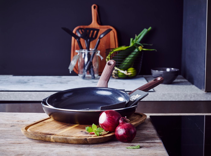 BK Simply Ceramic Pfannen- und Topfset 11-teilig produkt in gebrauch