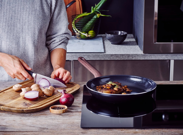 BK Simply Ceramic Pfannen- und Topfset 11-teilig produkt in gebrauch