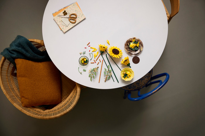 LEGO Botanicals Sonnenblumen 11502 produkt in gebrauch