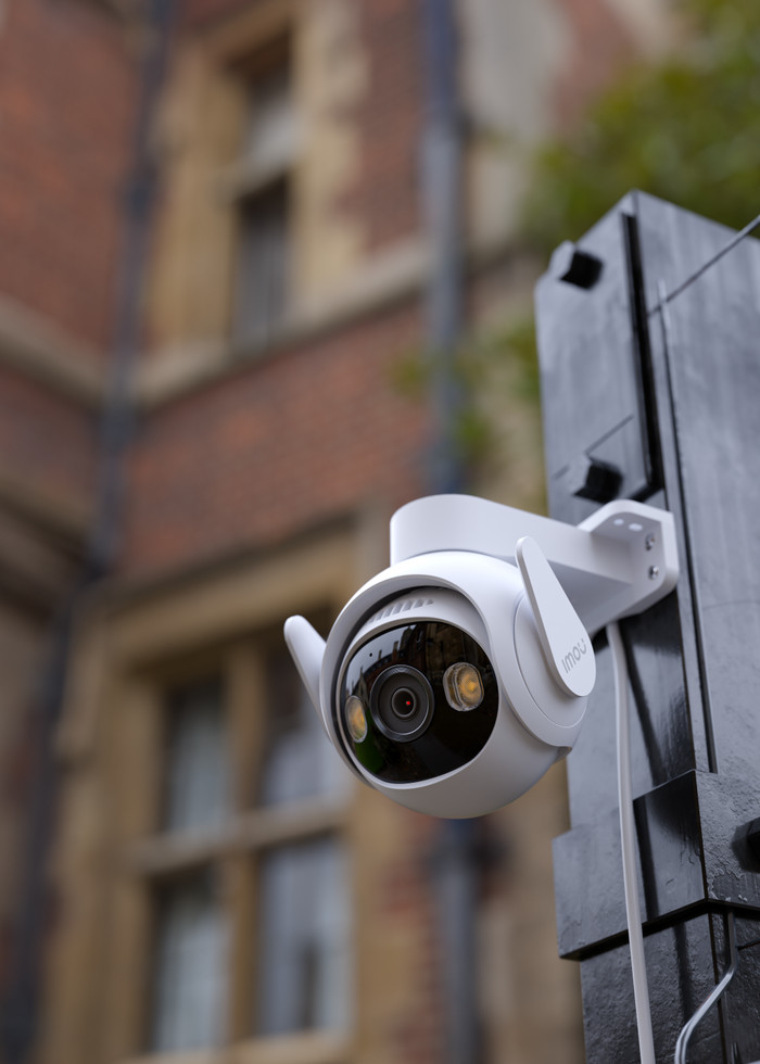 Imou Cruiser 2 3K 2-pack product in use