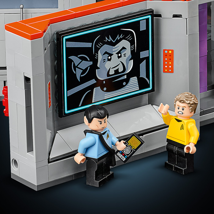 LEGO Icons Star Trek: U.S.S. Enterprise NCC-1701 Bridge 11385 detail
