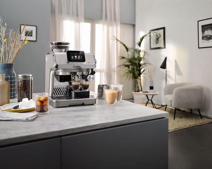 De'Longhi La Specialista Touch EC9455.M product in use