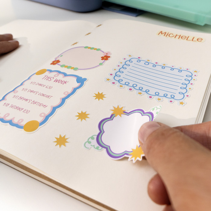 Cricut StickerPix Print + Cut Essential Set produkt in gebrauch