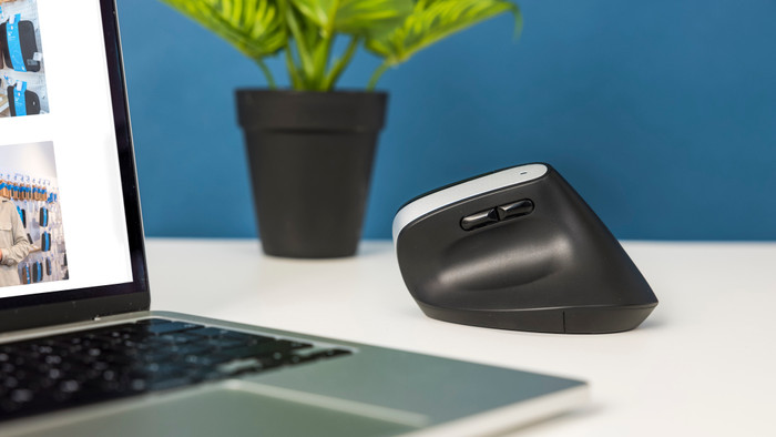 BlueBuilt Summus Ergonomische Kabellose Vertikale Maus produkt in gebrauch