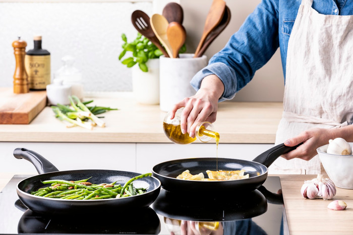 BK Brilliant Frying Pan Set 20cm + 24cm + 28cm product in use