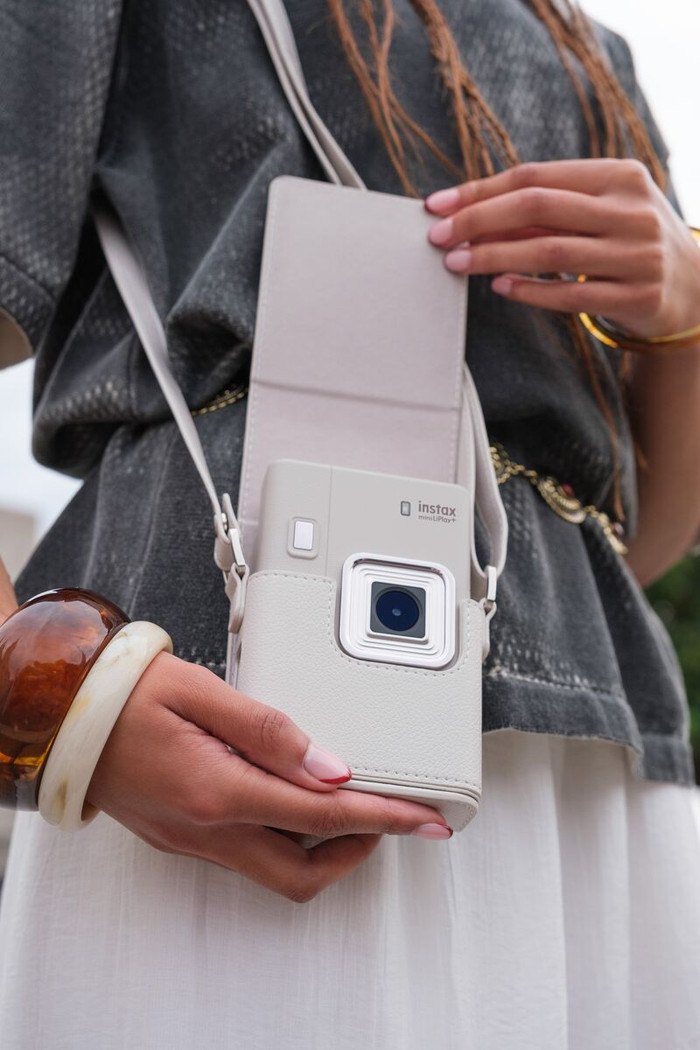 Fujifilm Instax Mini LiPlay+ Sand Beige produkt in gebrauch