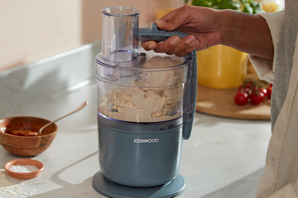 Kenwood Multipro Go FDP23.140GY Storm Grey produkt in gebrauch