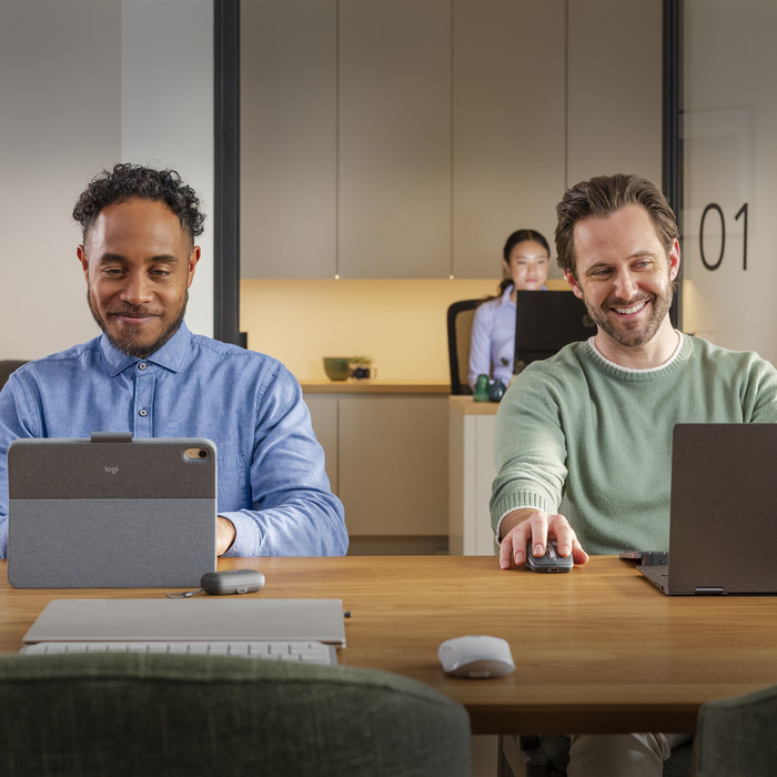 Logitech MX Anywhere 3S Compact Schwarz produkt in gebrauch