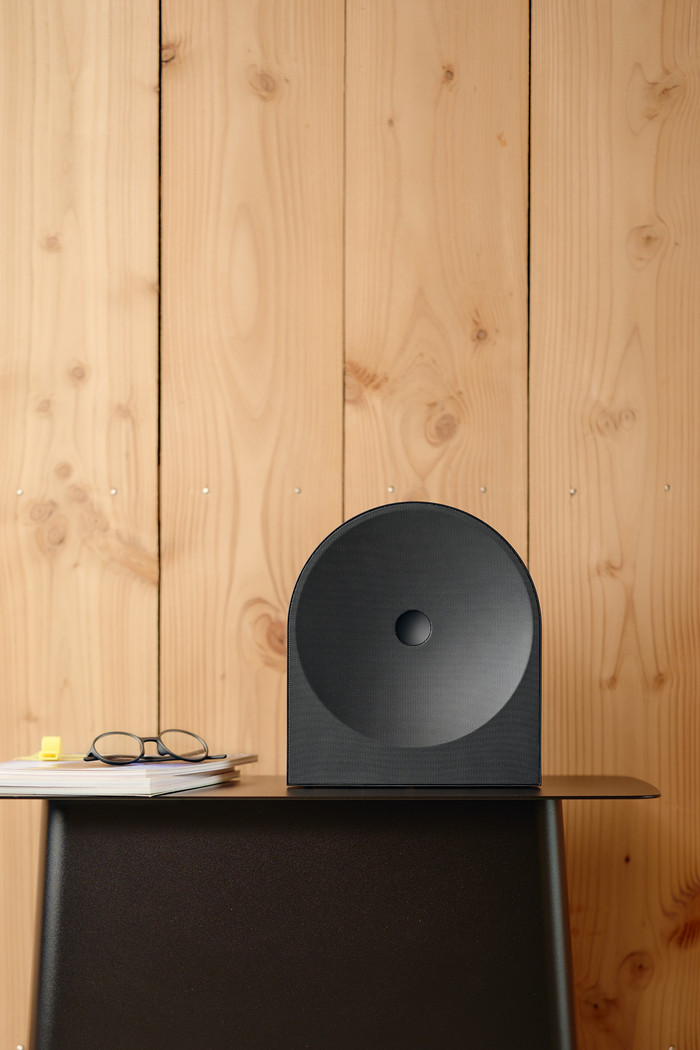 Samsung Music Studio 5 Black product in use