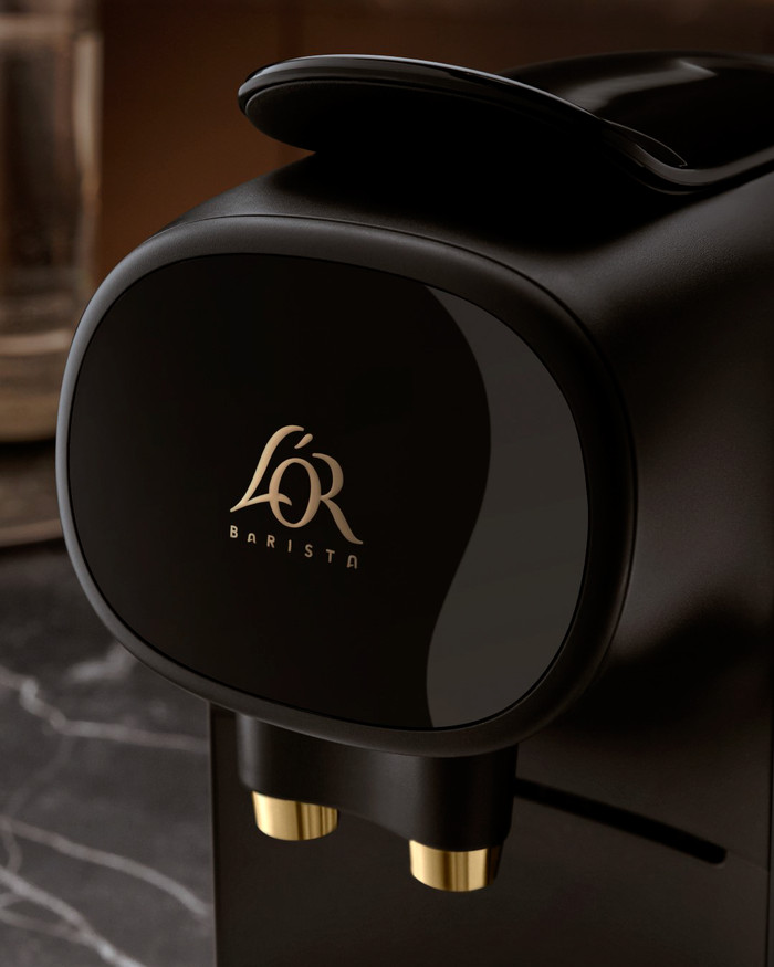 Philips L'OR Barista Sublime LM9012/23 Grau mit Kaffeekapseln produkt in gebrauch