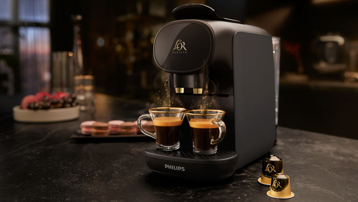 Philips L'OR Barista Sublime LM9012/23 Grau mit Kaffeekapseln produkt in gebrauch