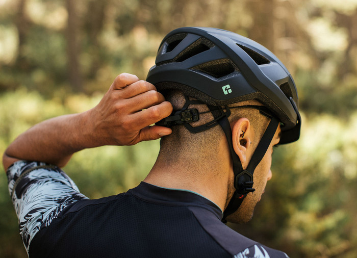 Lazer Cerro KinetiCore Black L product in use