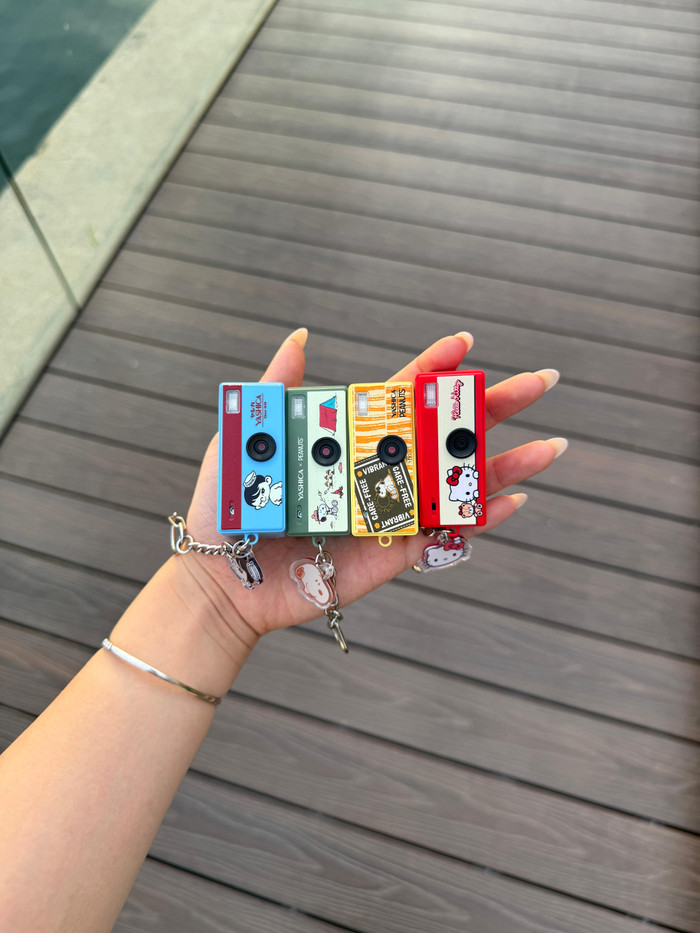 Yashica Funtastic Keychain Camera Peanuts Sweet Dreams Home produkt in gebrauch